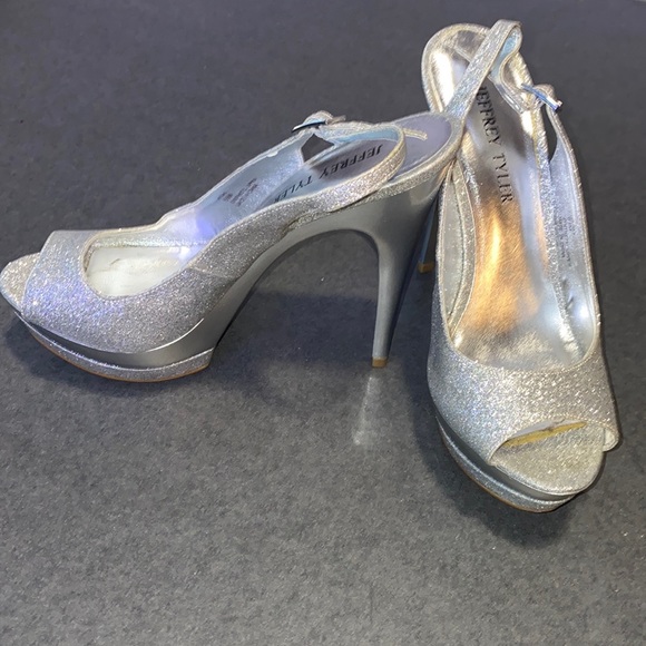 Shoes - Like New silver heals